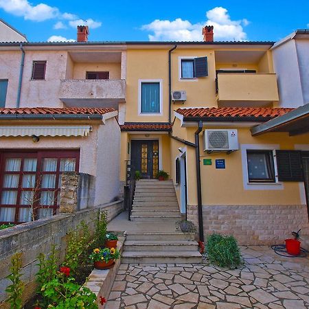 Family Friendly Apartment 946 Пула Экстерьер фото