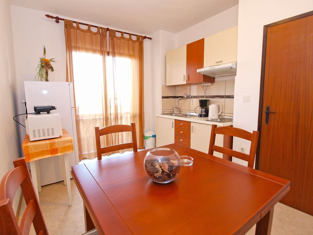 Family Friendly Apartment 946 Пула Экстерьер фото